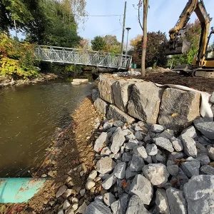 Aménagement de berge de cours d'eau